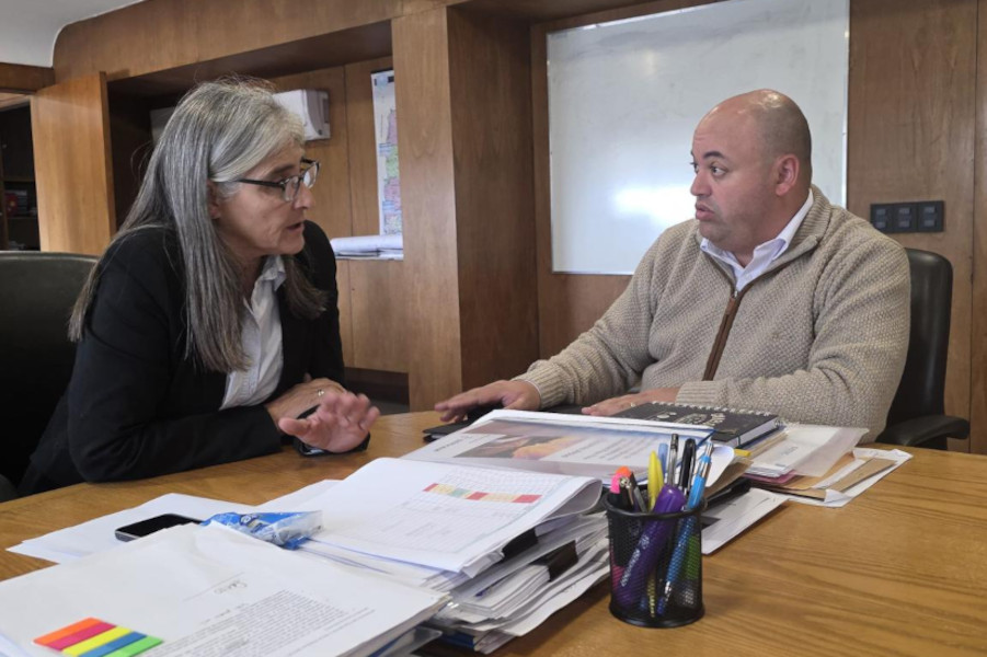 Refaction of the black bridge and improvements in routes 1, 106 and 21 were on the agenda between Minister Etcheverry and Senator Viera