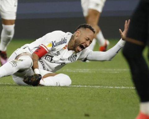 Santos designs a specific plan to avoid new injuries to Neymar