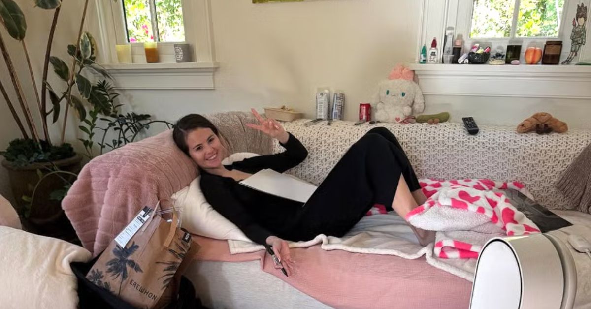 Selena Gomez Posts Photo with Ky Jelly in Background, Fans React