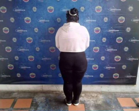 Stop woman who asked for money using false photographs of a girl