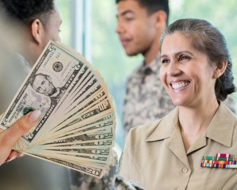 Take air before knowing how much an army officer earns in Chile