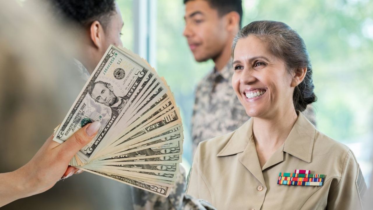 Take air before knowing how much an army officer earns in Chile