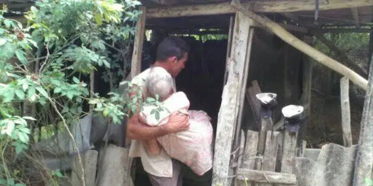 Elio Durán Terrero y su madre nonagenaria