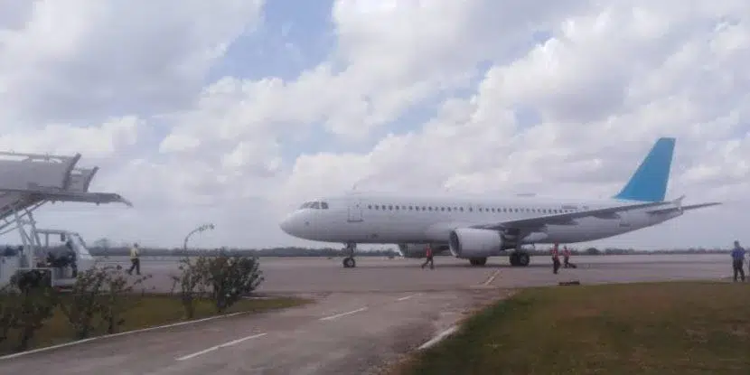 Arribo a La Habana del cuarto vuelo de deportación en 2025 de cubanos desde EE.UU.