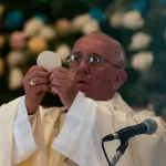 El papa Francisco oficiando una misa en el santuario de El Cobre, en Cuba, en 2015