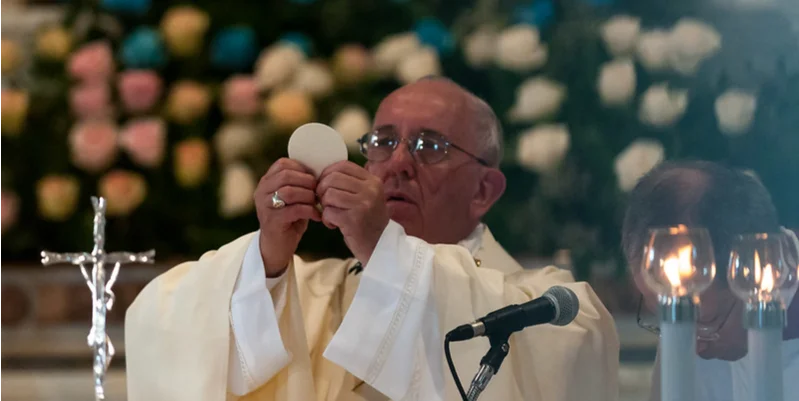 El papa Francisco oficiando una misa en el santuario de El Cobre, en Cuba, en 2015