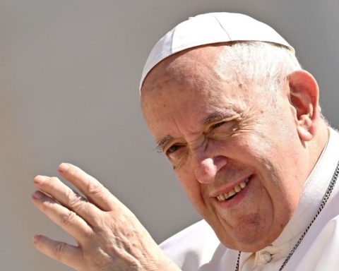 The first photos of Pope Francis were known in his ceremonial enclosure