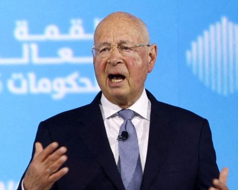 The founder and president of the Davos World Forum renounces their functions