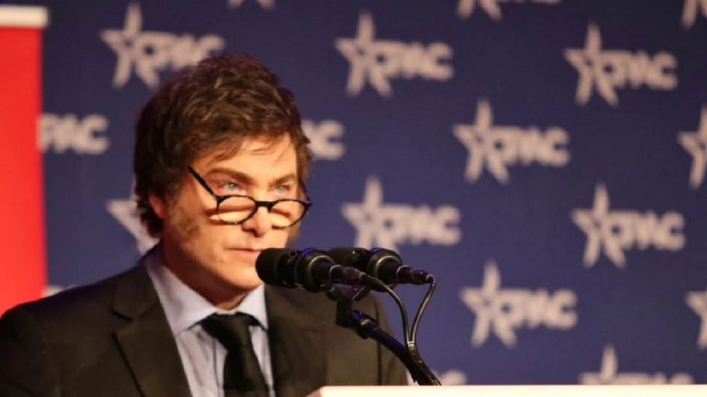 The image of Javier Milei collapses more