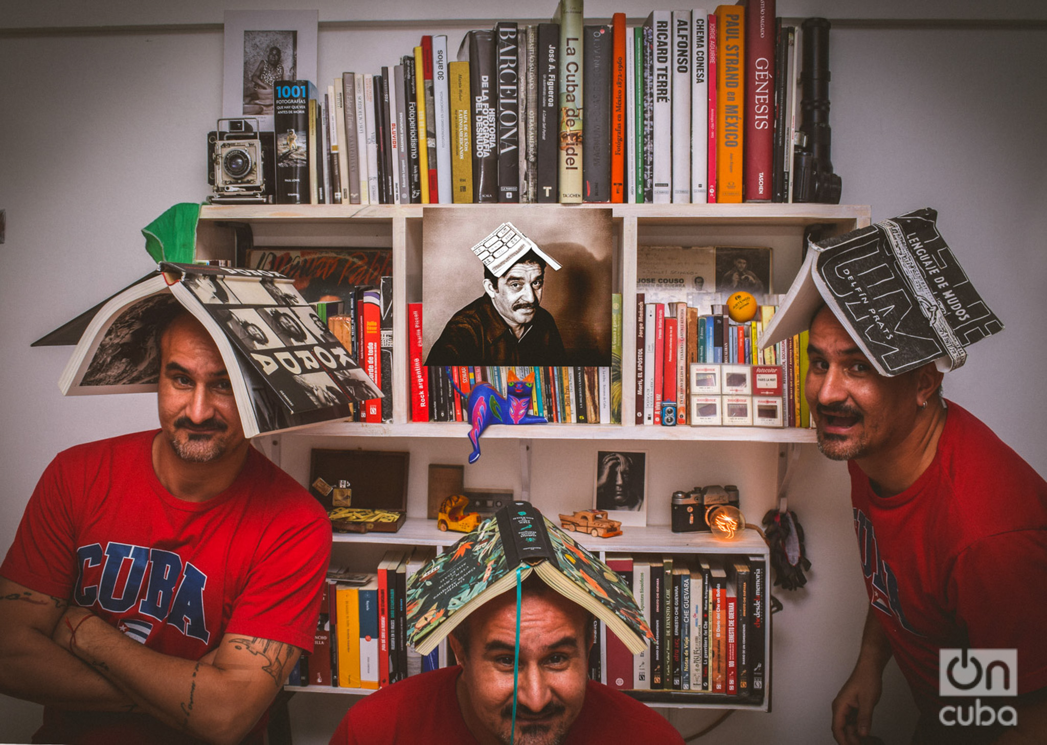 The mimicisms: Self -portraits not to disappear
