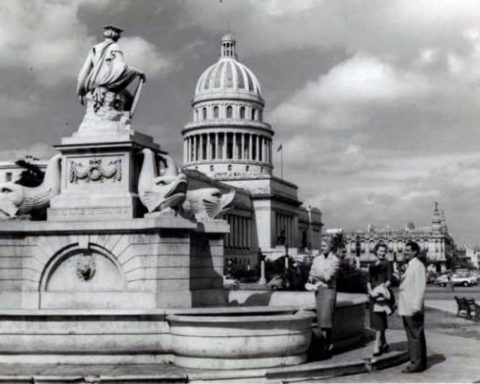 The source of India, a traveling statue in Havana