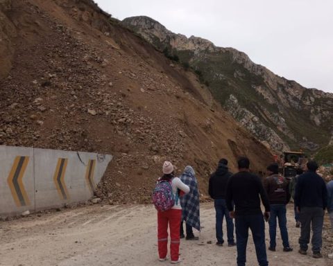 They restore traffic on the La Oroya - Huancayo route after more than 11 hours of blockade