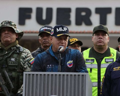 They seize an explosive artifact at Caracas Service Station