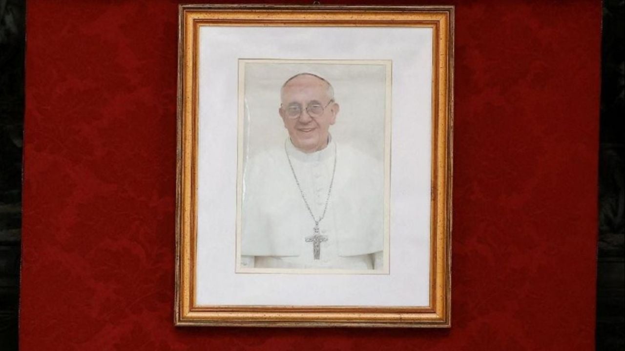 They spread the testament of Pope Francis