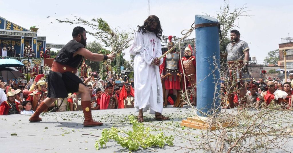 Thousands witness the passion of Christ in the streets of Iztapalapa