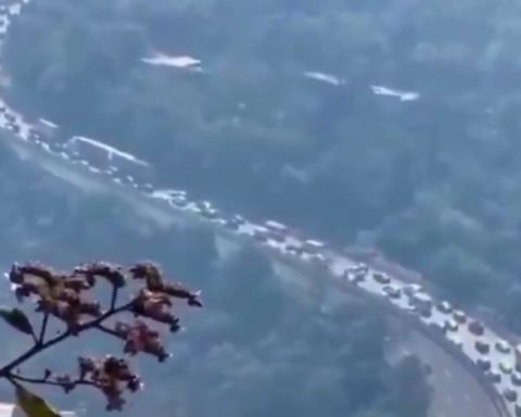 Tourists saturate the Mexico-Cuernavaca and Mexico-Querétaro highways