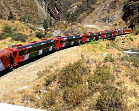 Tourists will llagar Huancayo aboard the tourist train and will be received with a cultural sample