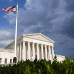 US Supreme Court orders to suspend deportations from Venezuelans