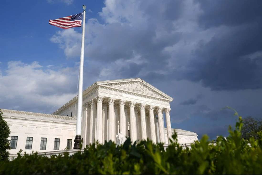 US Supreme Court orders to suspend deportations from Venezuelans