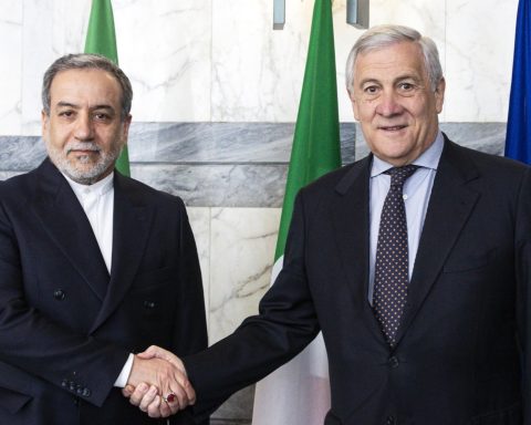 United States and Iran achieve another "fruitful" negotiations, and two more meetings agree