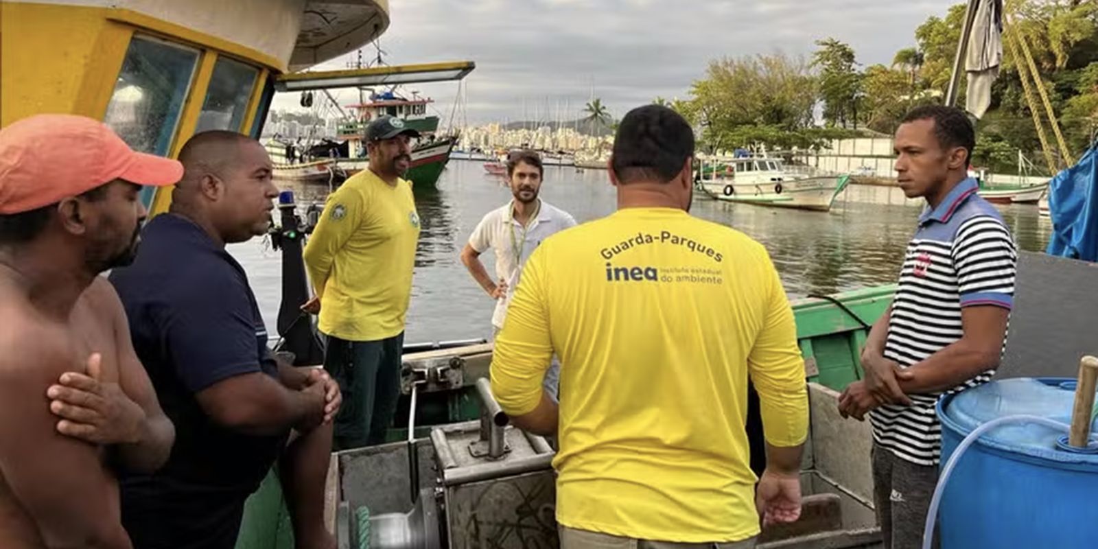 Vessel is seized by predatory fishing in Niterói reserve