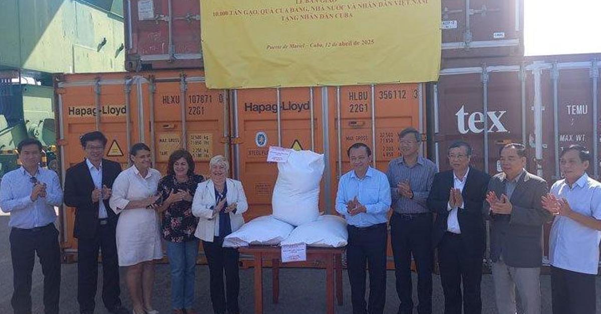 Vietnam gives Cuba a donation of 10,000 tons of rice