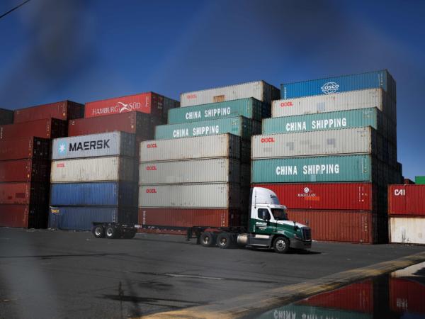 What is the national government plan to negotiate tariffs with Donald Trump?