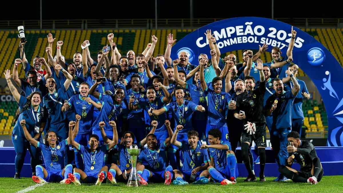 Why does Brazil shine in training football but crash with the absolute? Sport