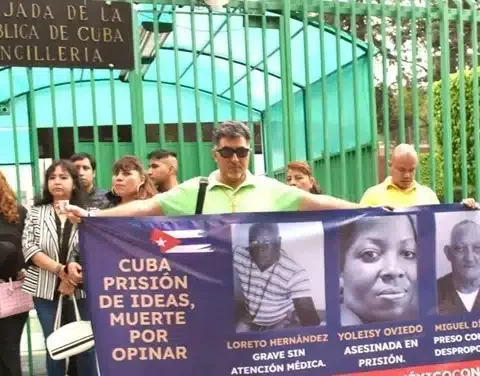 Yoleisy, manifestación, México, Cuba