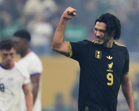 1-2: Mexico retains the Gold Cup title