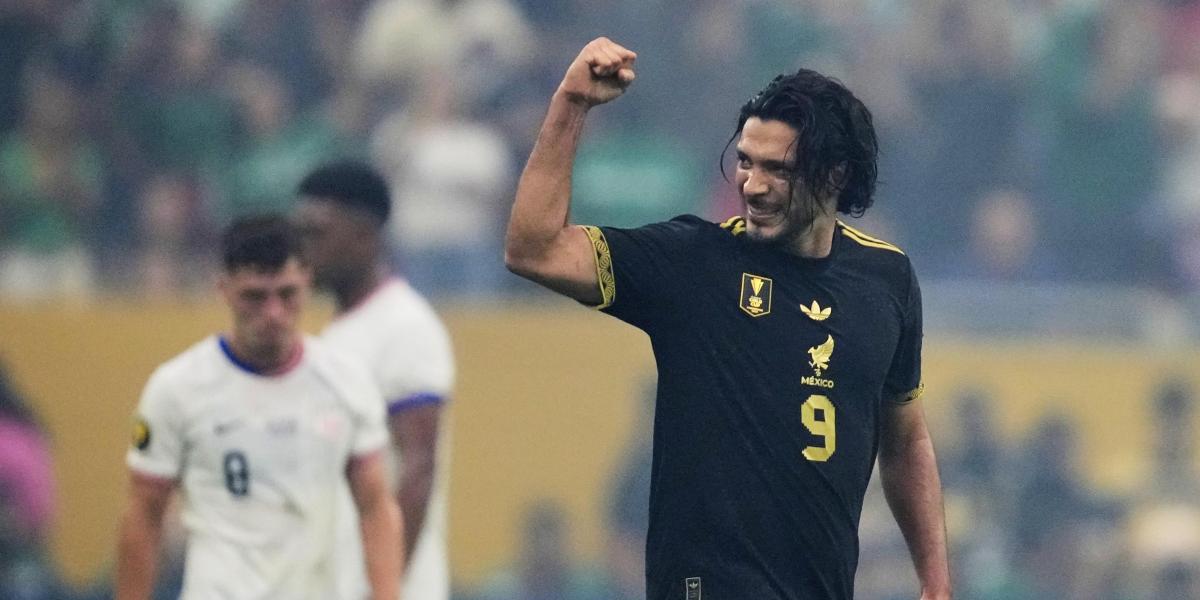 1-2: Mexico retains the Gold Cup title