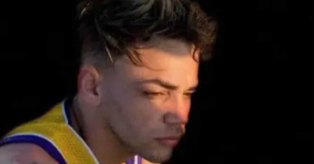 A 11J prisoner celebrates four days on hunger strike in the east combined