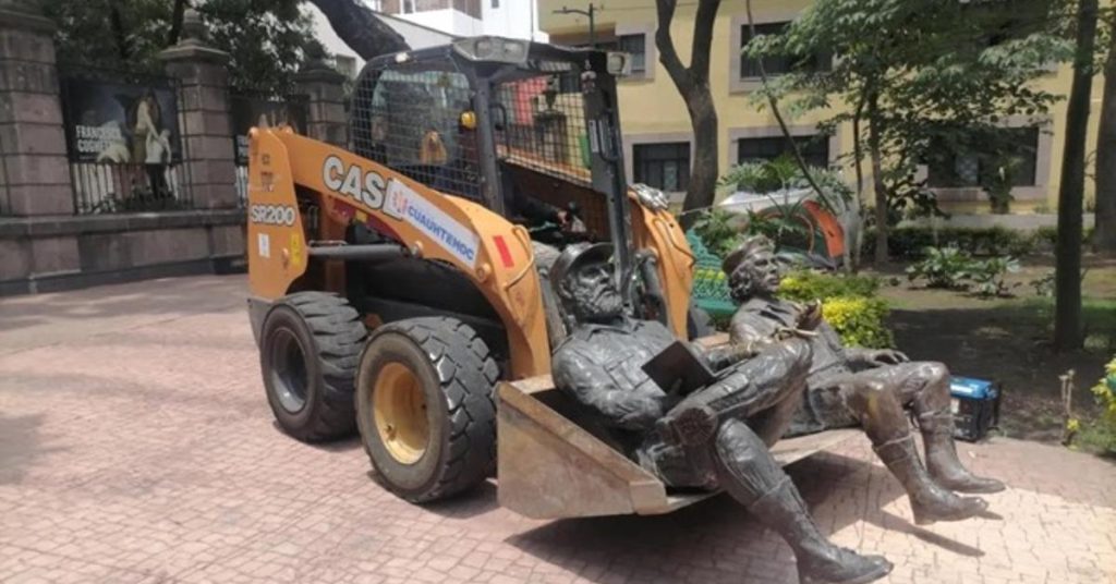 A mayor expels Fidel Castro and Che Guevara from the Mexican capital