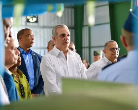 Abinader supervisa avances en la producción del TP-75 Dulus