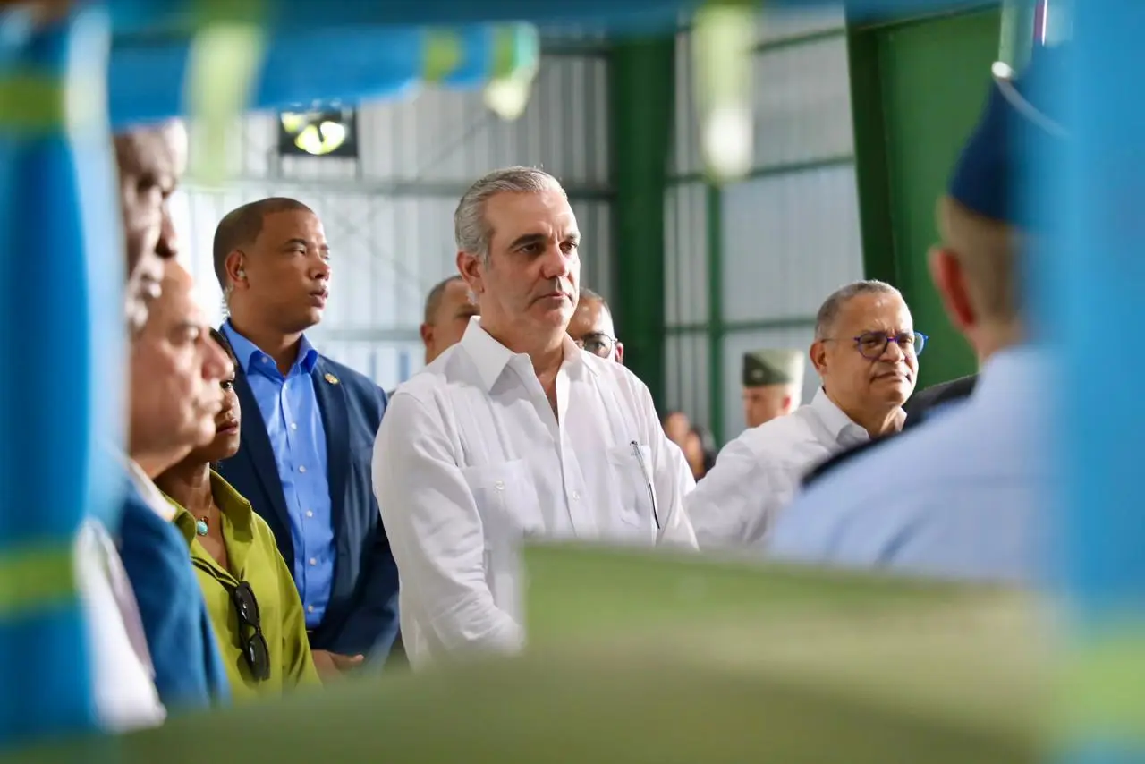 Abinader supervisa avances en la producción del TP-75 Dulus