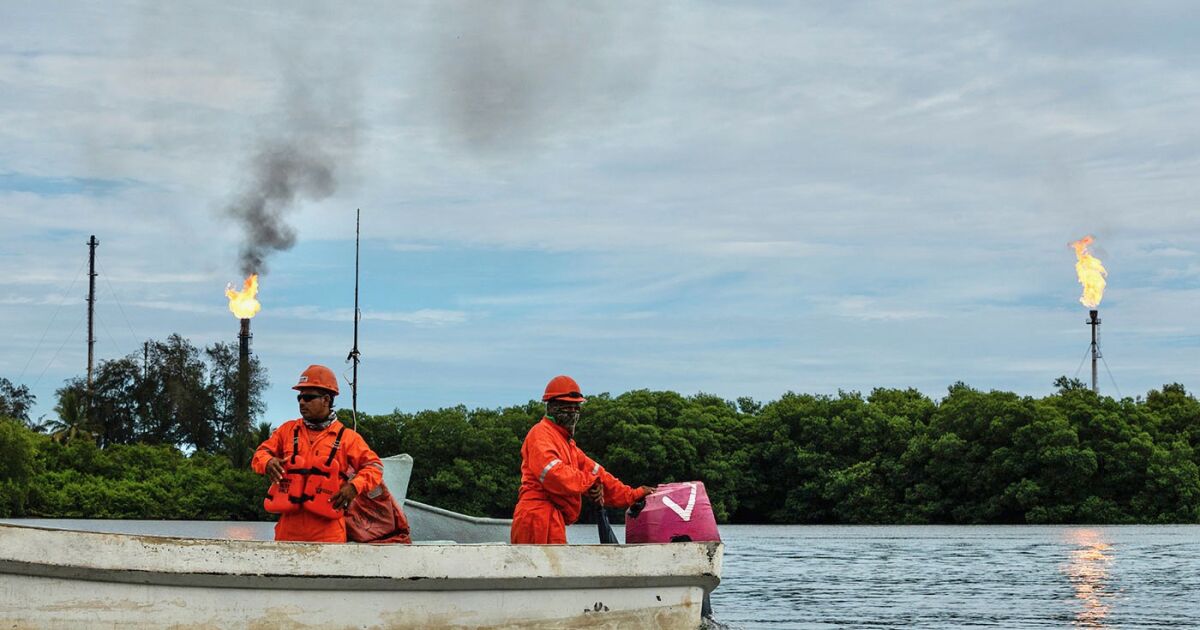 After years of free fall, employment in oil refining goes upwards