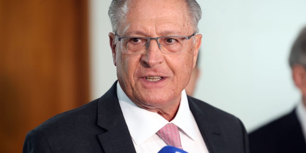 Alckmin talks to US Secretary of Commerce about tariffs