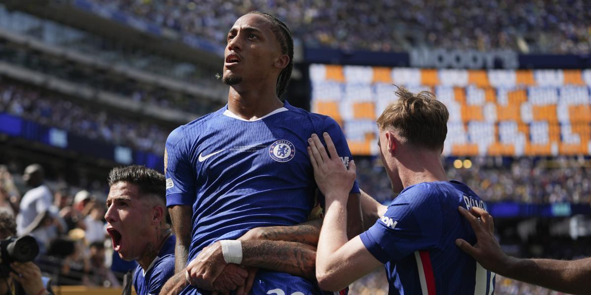 Ancelotti rubs his hands with Joao Pedro