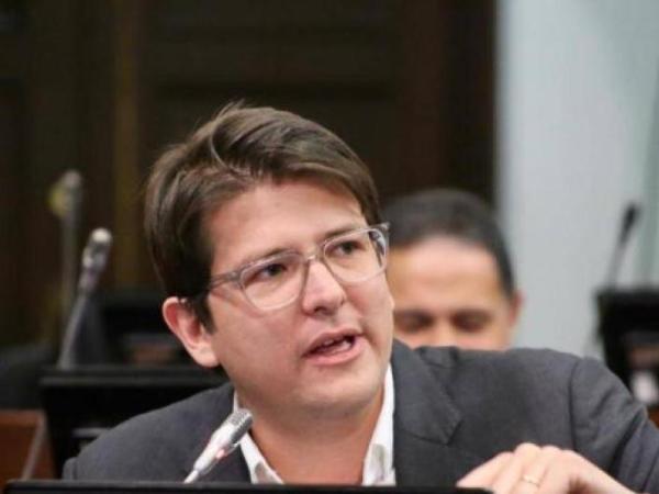 Another minor investigated for attack on Miguel Uribe appeared before the Prosecutor's Office