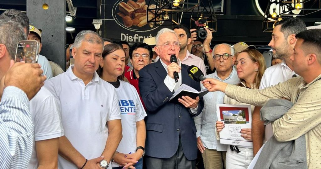At the time of knowing the ruling that will define his future, Uribe launched strong criticisms against the Petro government
