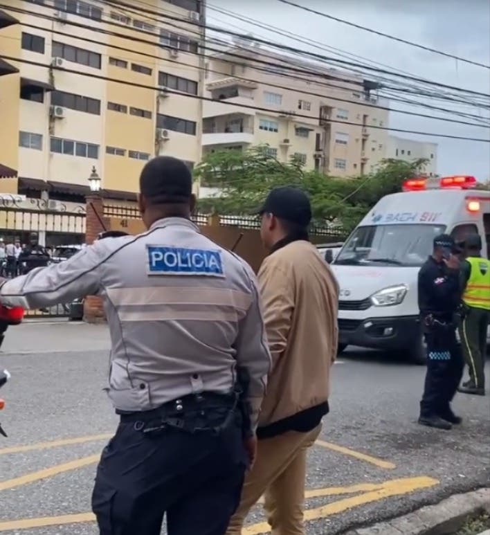 Agreden con cuchillo a varias personas, una de gravedad, en residencial de Naco