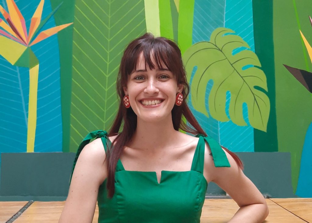 Between papers and embroidery, María Paula bets on sustainable beauty