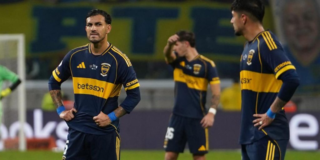 Boca touches background