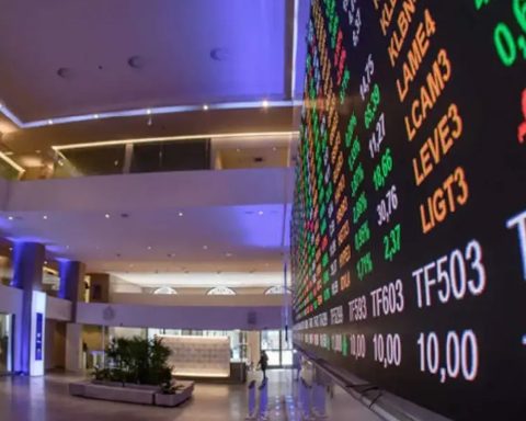 Bolsa falls to lower level in three months with US tariff