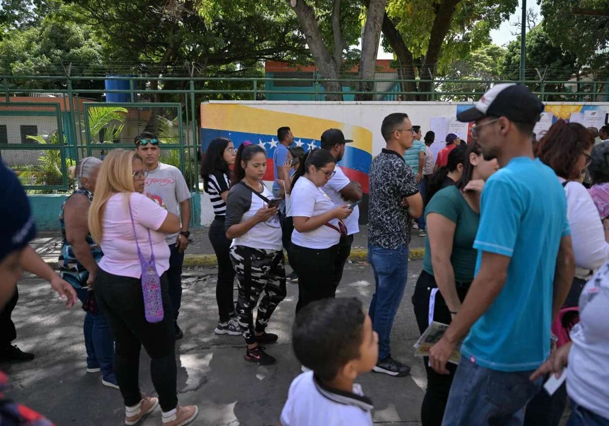 Caracas actively participates in the election day of this Sunday
