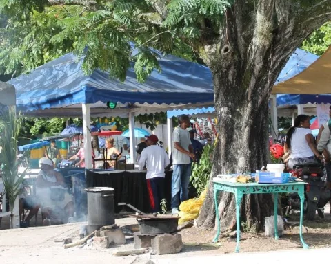 Puestos de venta alrededor del Estadio Sandino