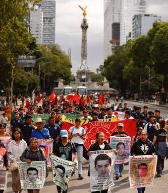 Confirm parents of the 43 who will meet on Tuesday with Sheinbaum