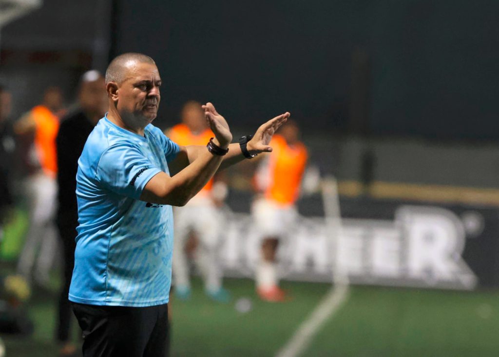 Crisis in Cuban football: without coach and counterreloj