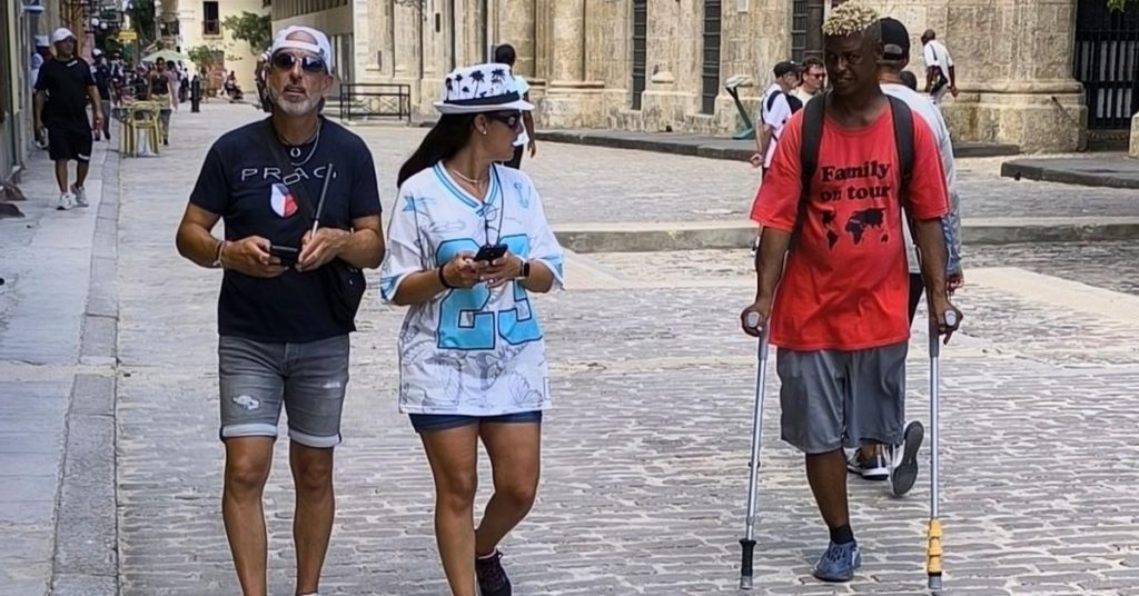 Cuba received less than a million tourists between January and June