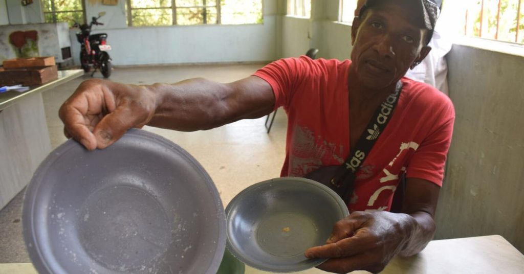 Cuban workers regret having voted in favor of the elimination of dining rooms